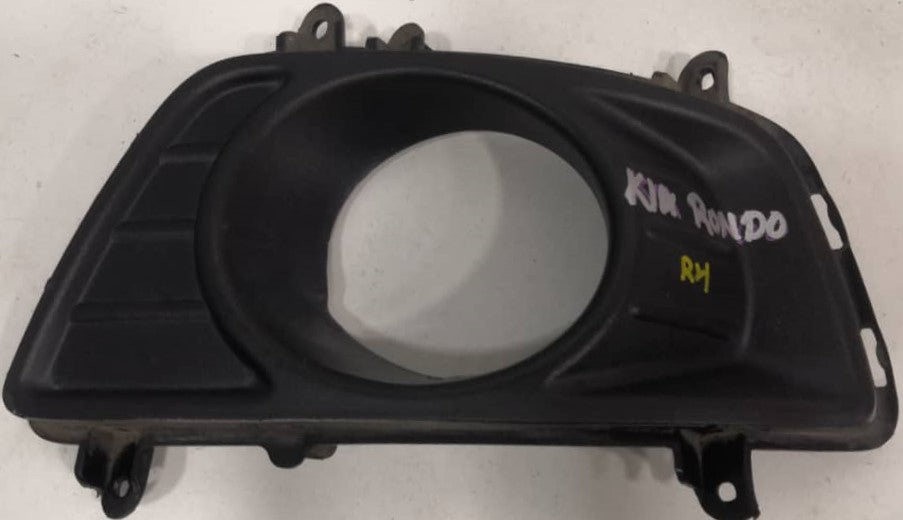 KIA RONDO FOG LAMP COVER GOT HOLE RH (86516-1D051)