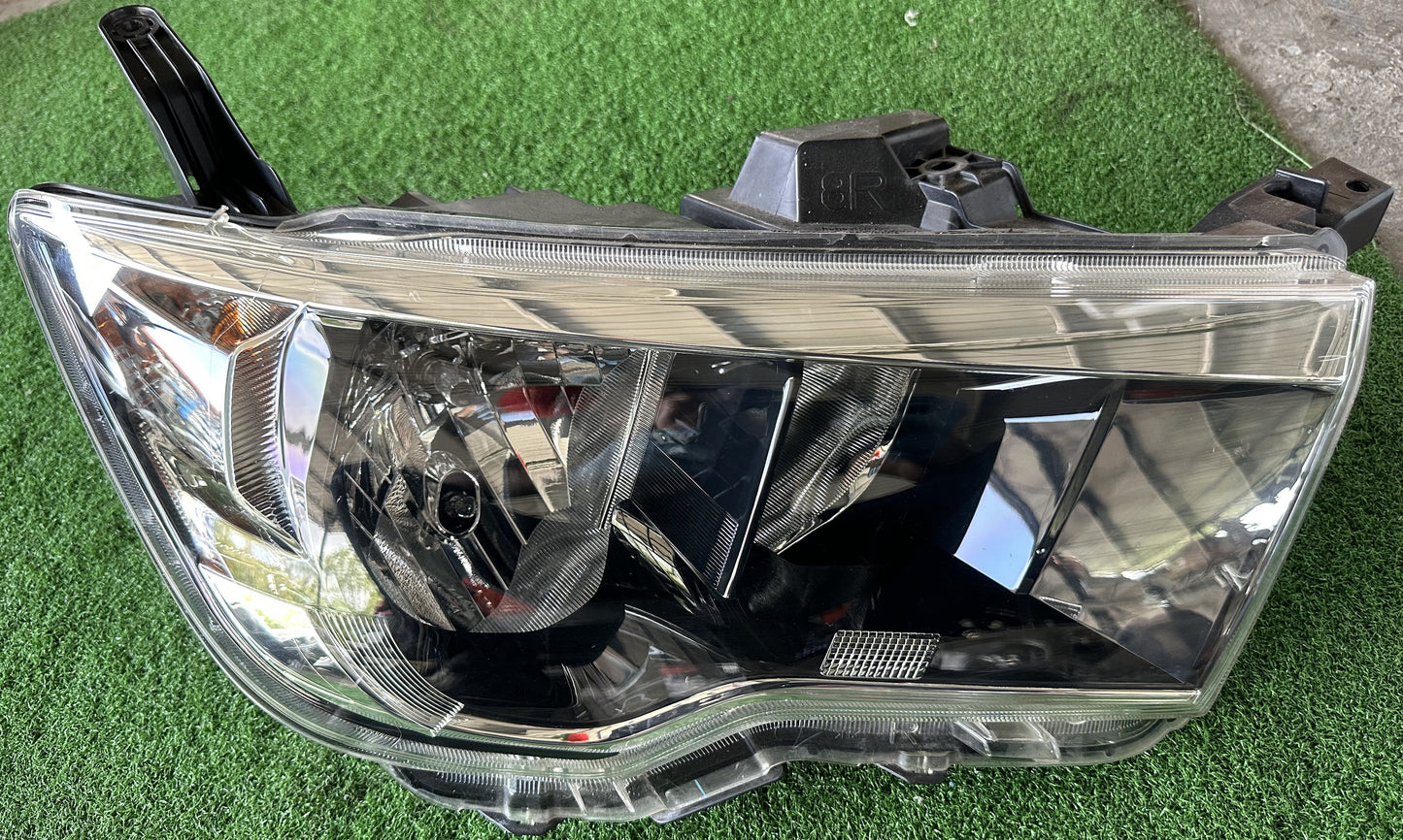 PERODUA BEZZA HEAD LAMP RH (99226-80015)