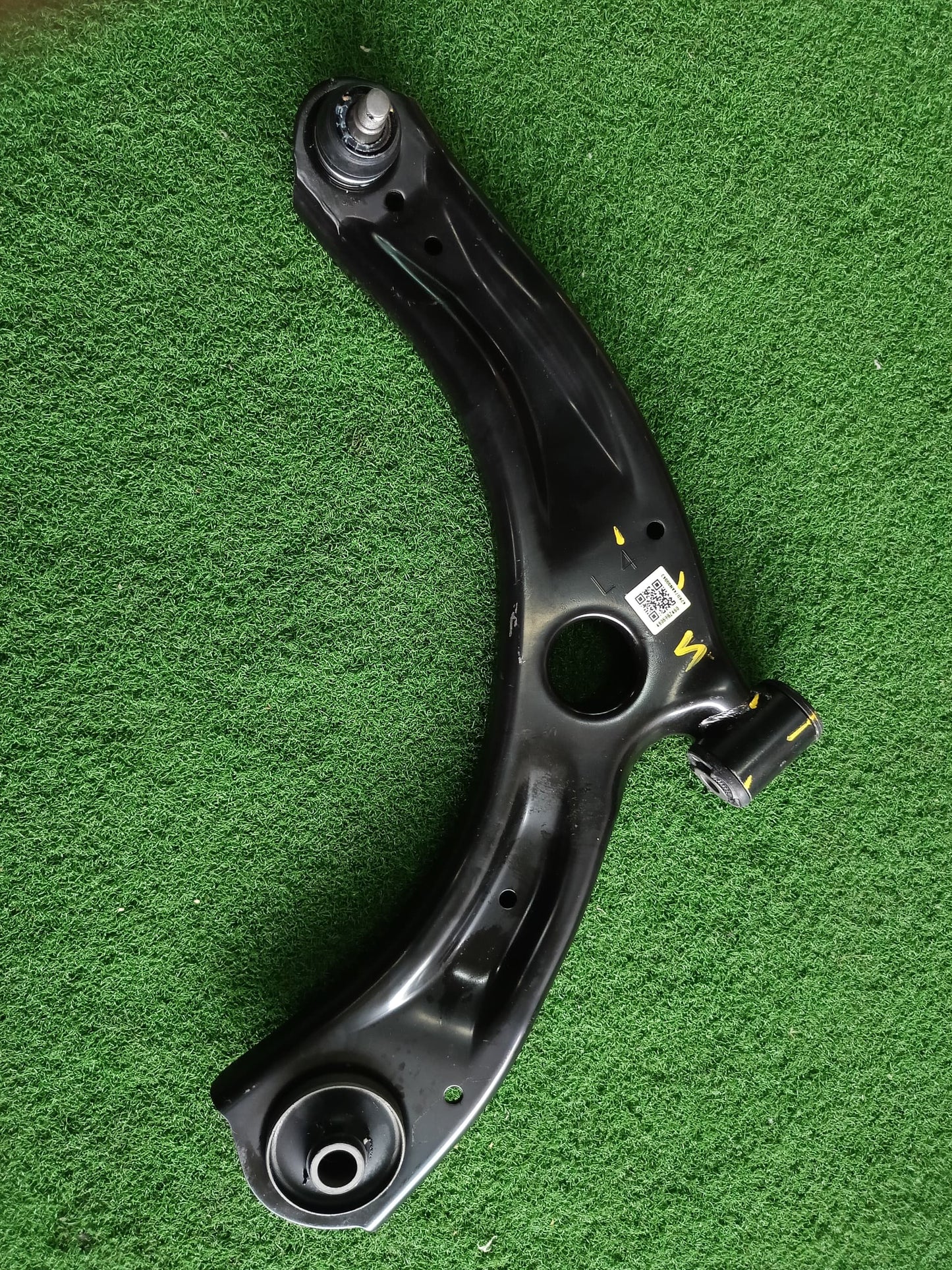 PERODUA AXIA LOWER ARM LH (NEW) (48069-BZ460)