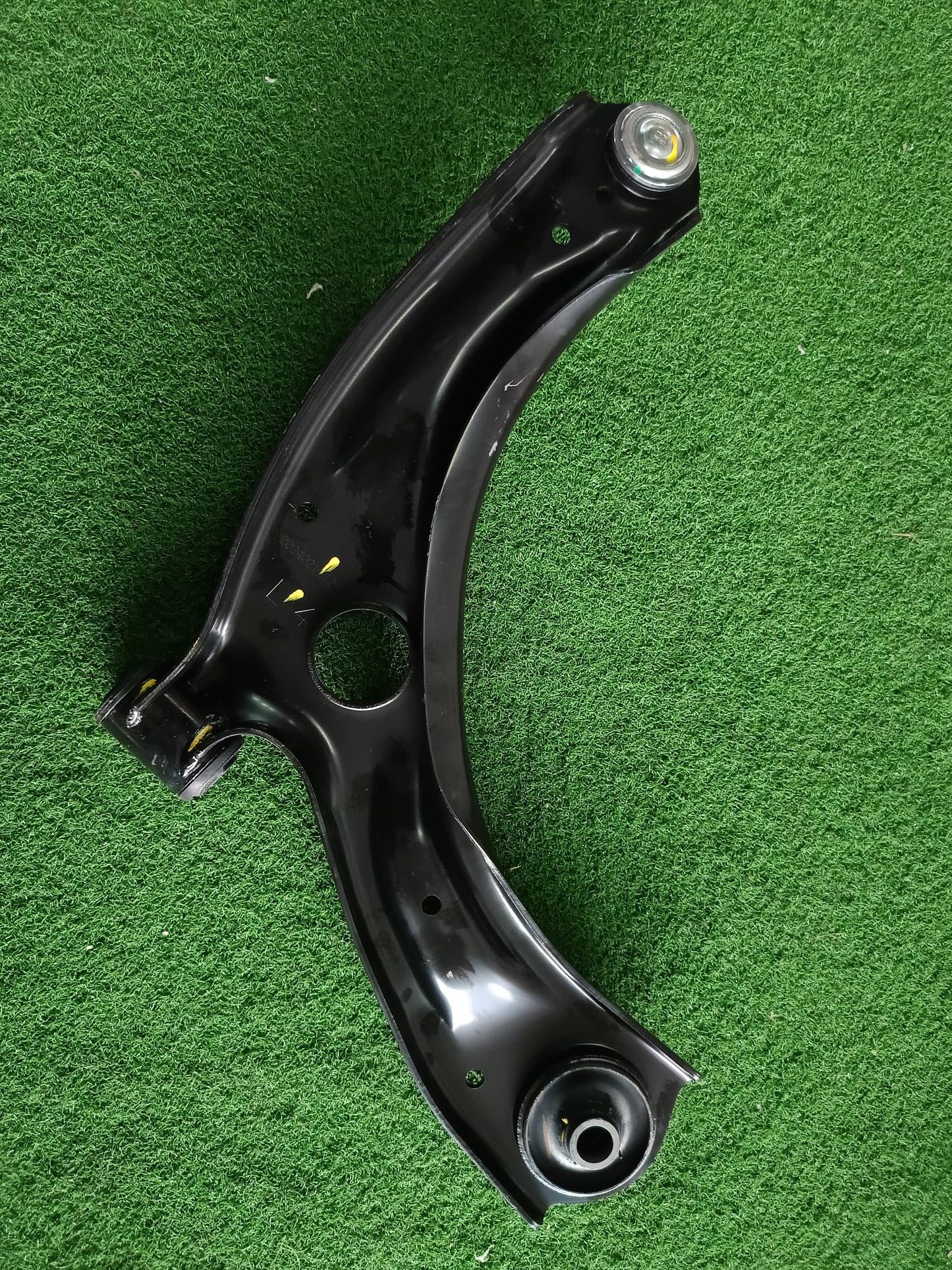 PERODUA AXIA LOWER ARM LH (NEW) (48069-BZ460)