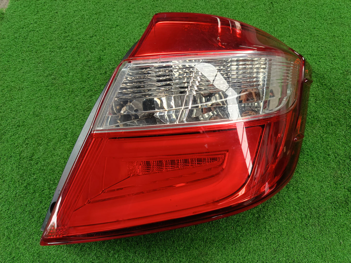 PERODUA BEZZA TAIL LAMP RH (2002290)