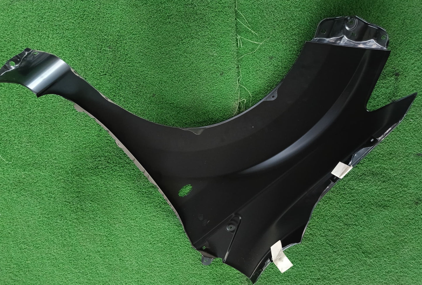 PERODUA BEZZA 2016 FRONT FENDER WITH HOLE RIGHT (PDB01A-201JA-RFNA)