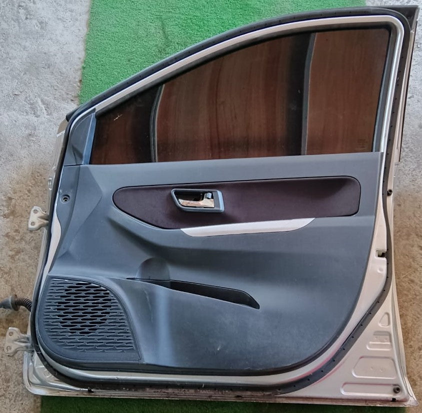 PERODUA BEZZA DOOR PANEL WHITE FRONT RH (DP00007)