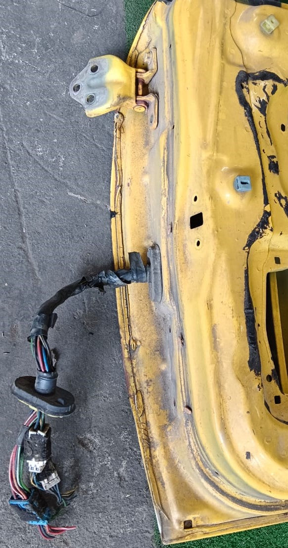 MITSUBISHI STROM DOOR PANEL FRH KOSONG Y/SILVER (B) (DP00027)