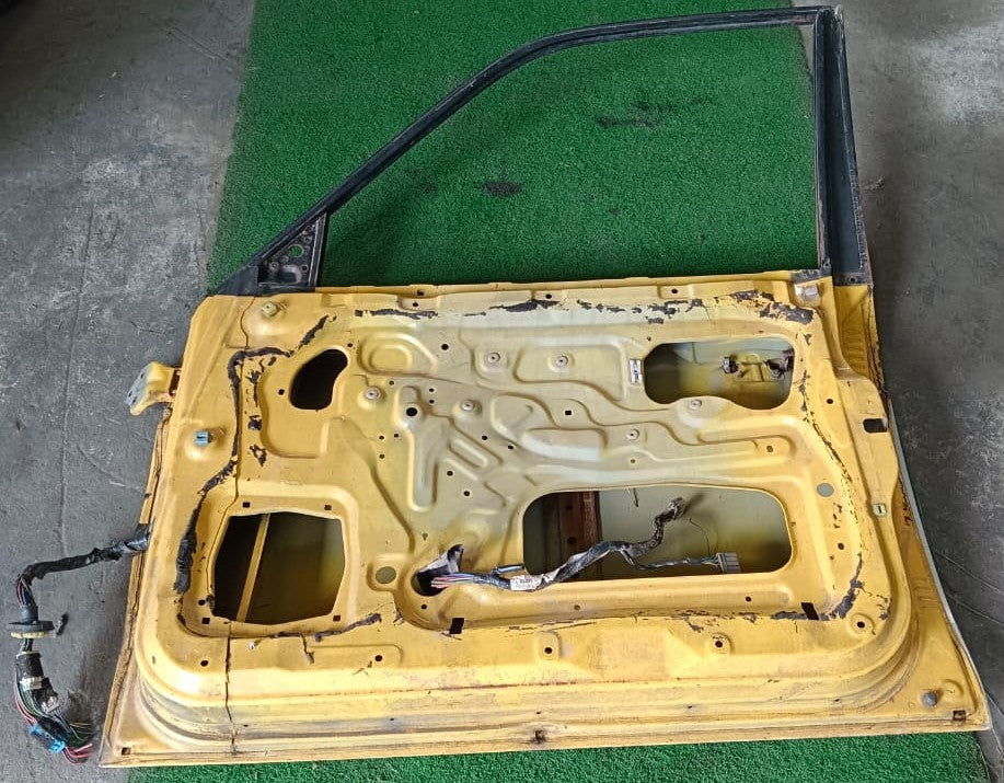 MITSUBISHI STROM DOOR PANEL FRH KOSONG Y/SILVER (B) (DP00027)