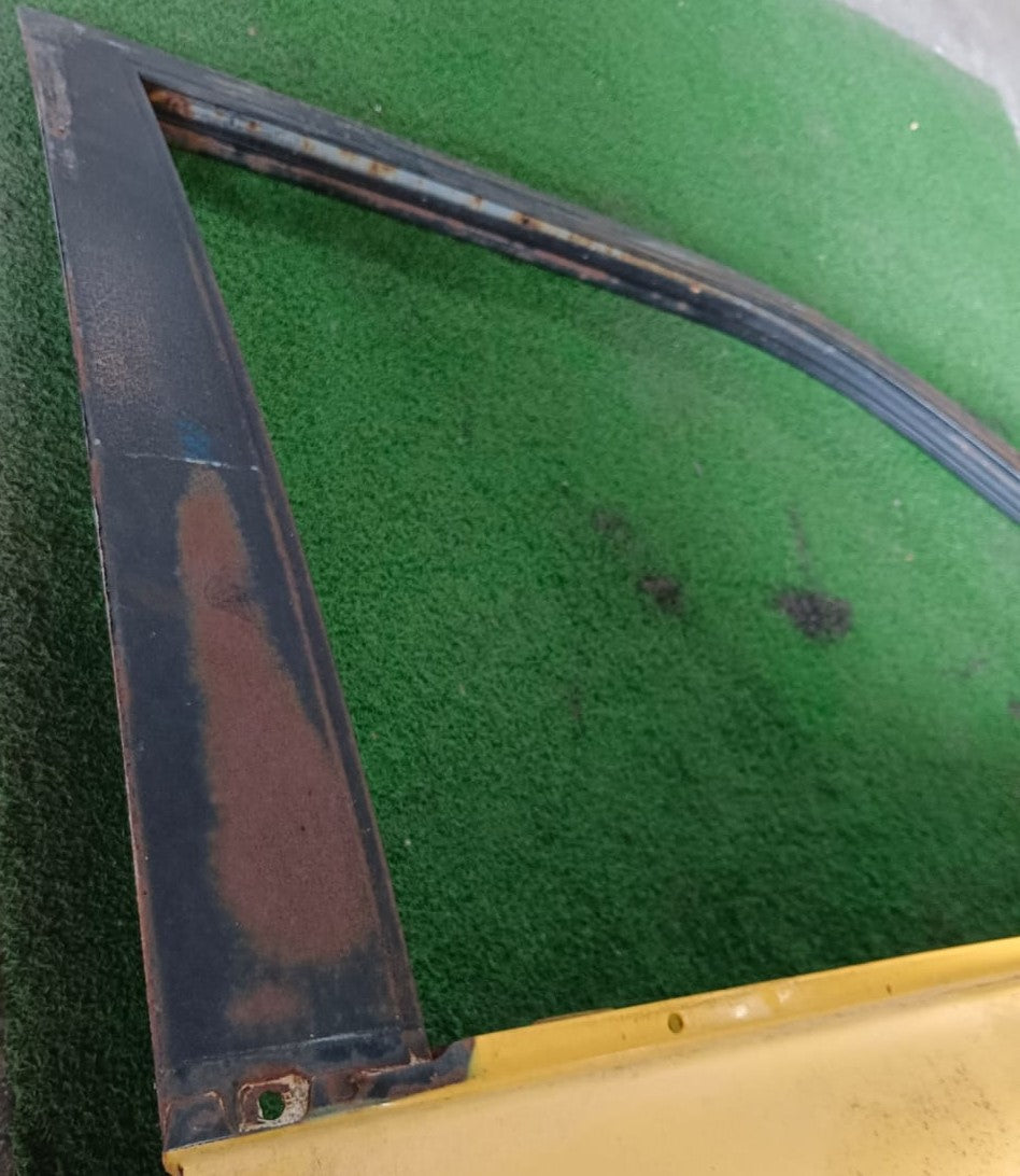 MITSUBISHI STROM DOOR PANEL FRH KOSONG Y/SILVER (B) (DP00027)