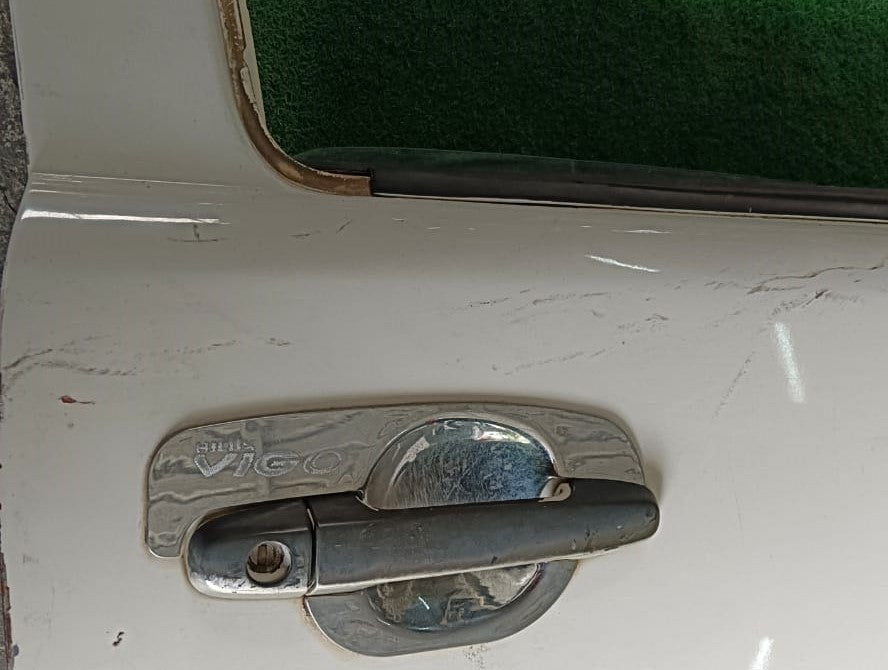 TOYOTA VIGO SINGLE CAP DOOR PANEL FRH COMPLETE WHITE (B) (DP00029)