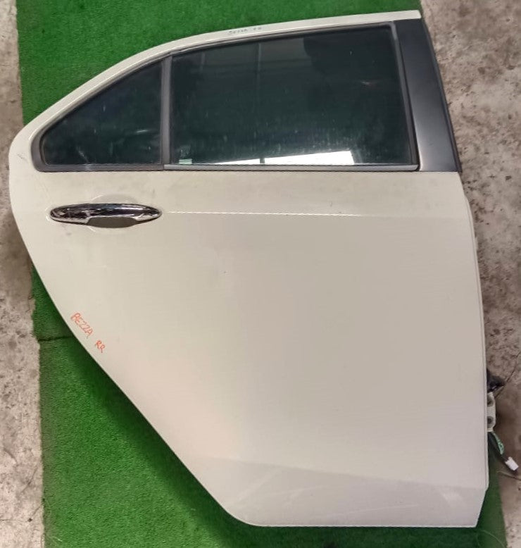 PERODUA BEZZA DOOR PANEL RRH COMPLETE WHITE (DP00033)