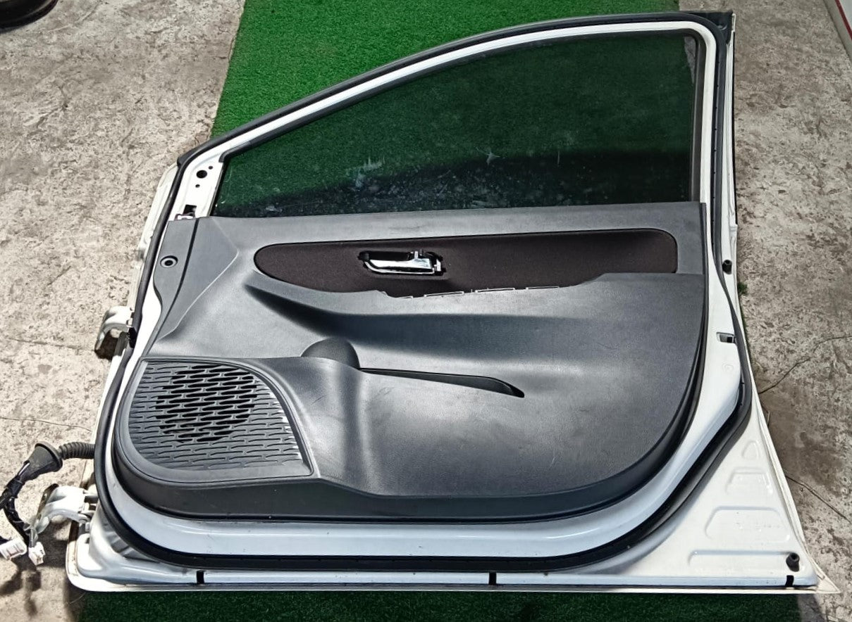 PERODUA BEZZA DOOR PANEL FRH COMPLETE WHITE (DP00034)