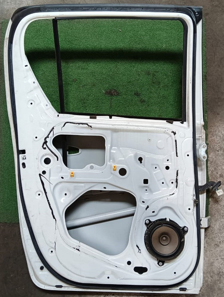 TOYOTA REVO DOOR PANEL RLH KOSONG WHITE (DP00039)