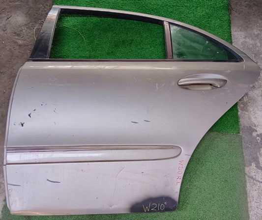 MERCEDES W210 DOOR PANEL RLH COMPETE SILVER (B) (DP00054)