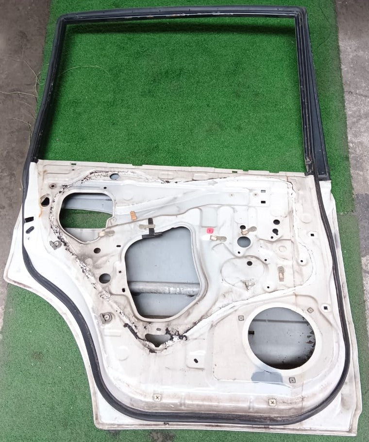 TOYOTA LAND CRUISER L100 DOOR PANEL RLH KOSONG WHITE (B) (DP00056)