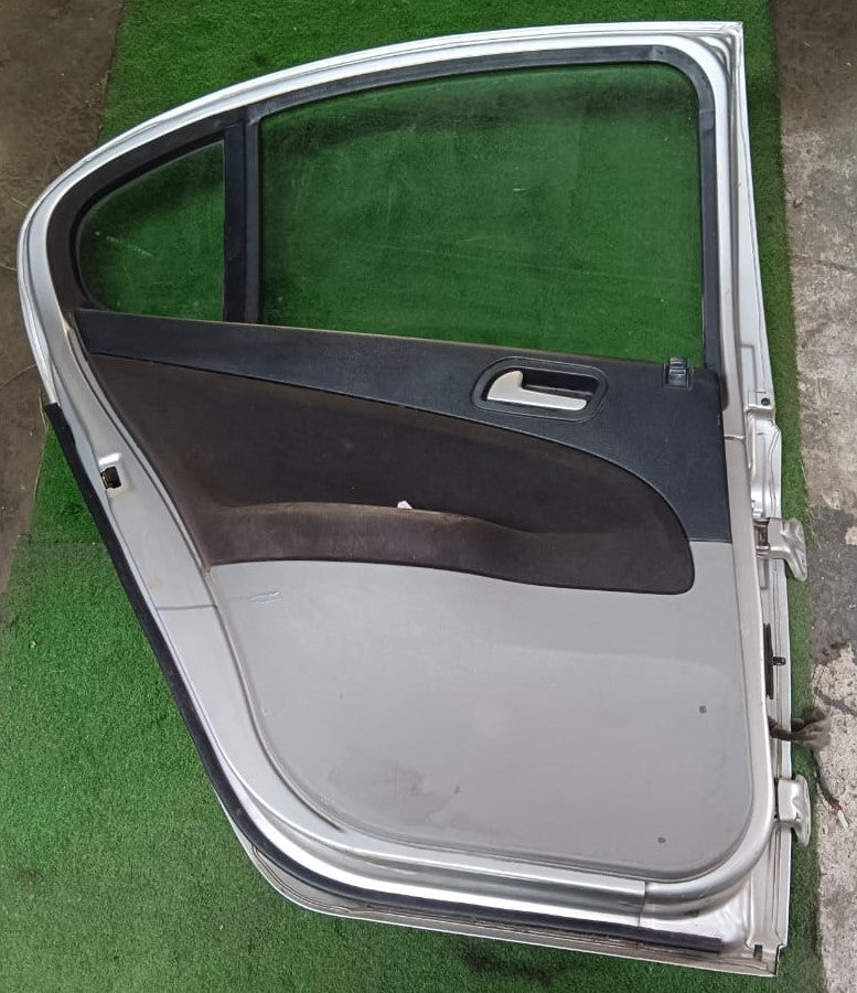 PROTON PERSONA DOOR PANEL RLH COMPLETE SILVER (DP00064)