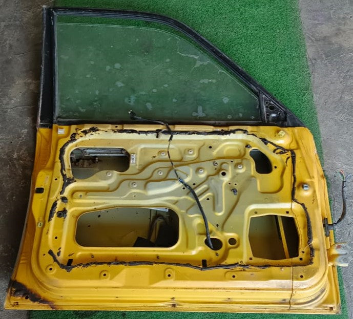 MITSUBISHI STORM DOOR PANEL FLH COMPLETE Y/SILVER (DP00080)