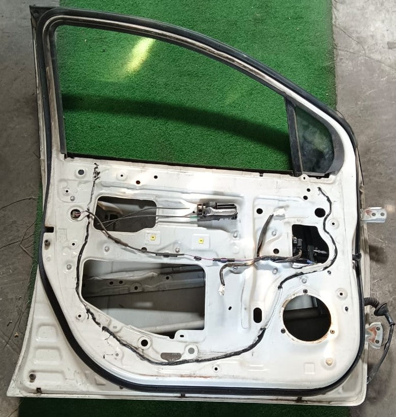 PERODUA ALZA DOOR PANEL FLH KOSONG WHITE (DP00097)