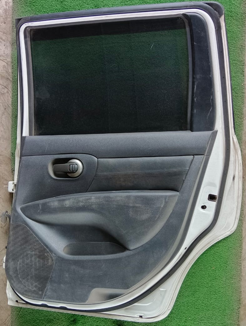 NISSAN LIVINA DOOR PANEL RRH COMPLETE WHITE (DP00102)