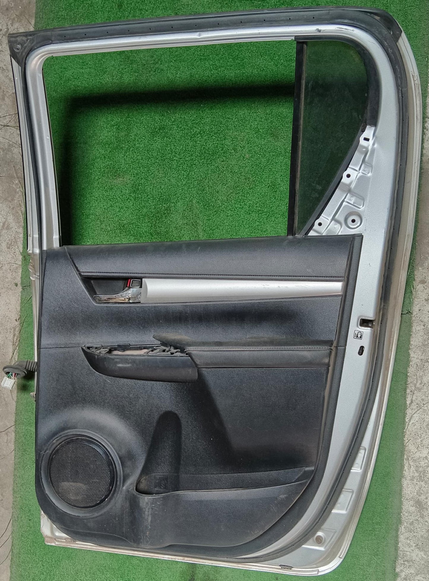 TOYOTA WISH AE10 DOOR PANELK RRH COMPLETE SILVER (DP00109)