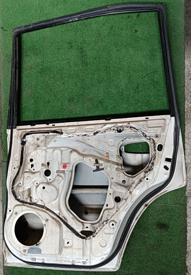 TOYOTA LAND CRUISER L200 DOOR PANEL RRH KOSONG WHITE (B) (DP00113)