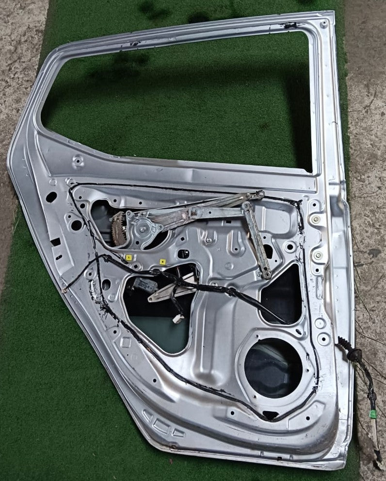 PERODUA AXIA DOOR PANEL RLH COMPLETE SILVER (B) (DP00124)