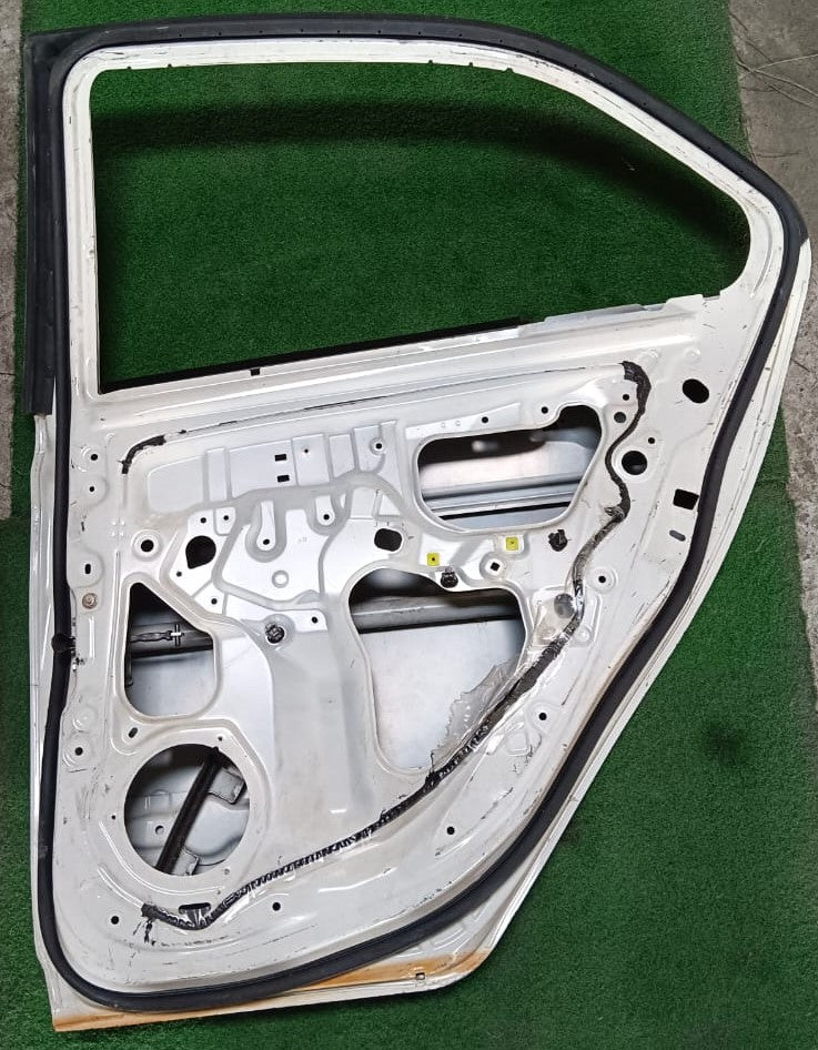 PERODUA BEZZA DOOR PANEL RRH KOSONG WHITE (B) (DP00133)