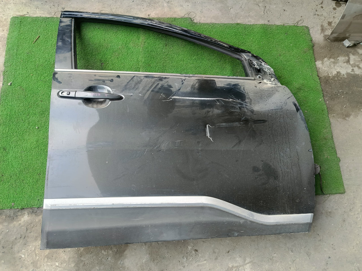 TOYOTA RUSH DOOR PANEL FRH COMPLETE BLACK (DR00020)
