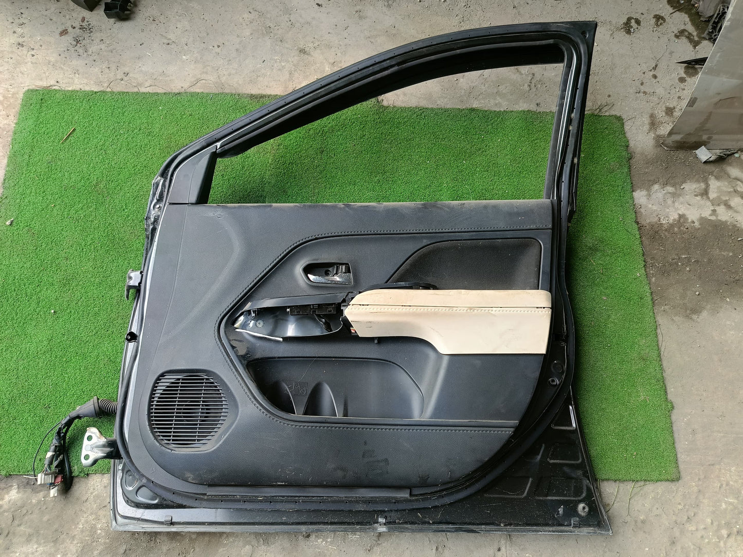 TOYOTA RUSH DOOR PANEL FRH COMPLETE BLACK (DR00020)