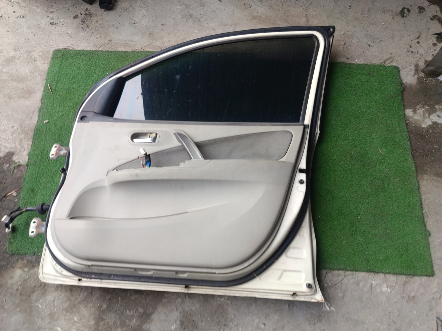 PERODUA BEZZA DOOR PANEL FRH COMPLETE WHITE (DR00017)