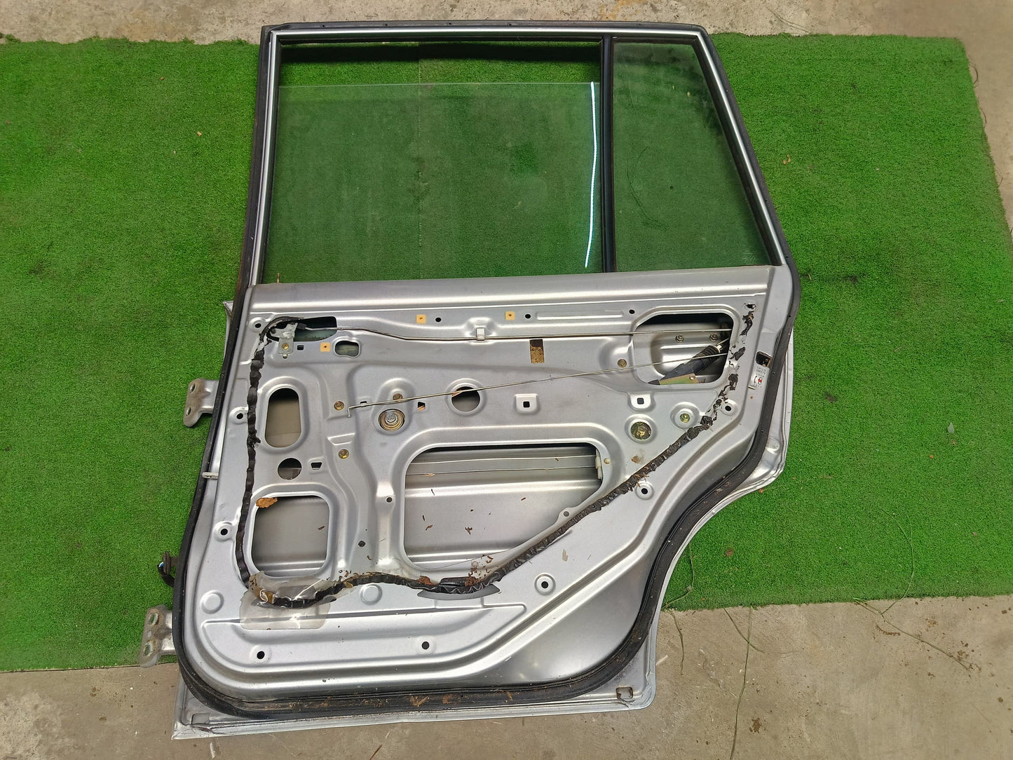 PERODUA KANCIL DOOR PANEL RRH KOSONG SILVER (DR00006)