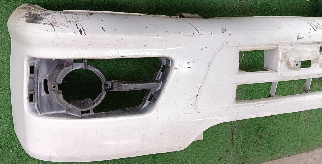 NISSAN URVAN E25 FRONT BUMPER WHITE (DA04253BA)