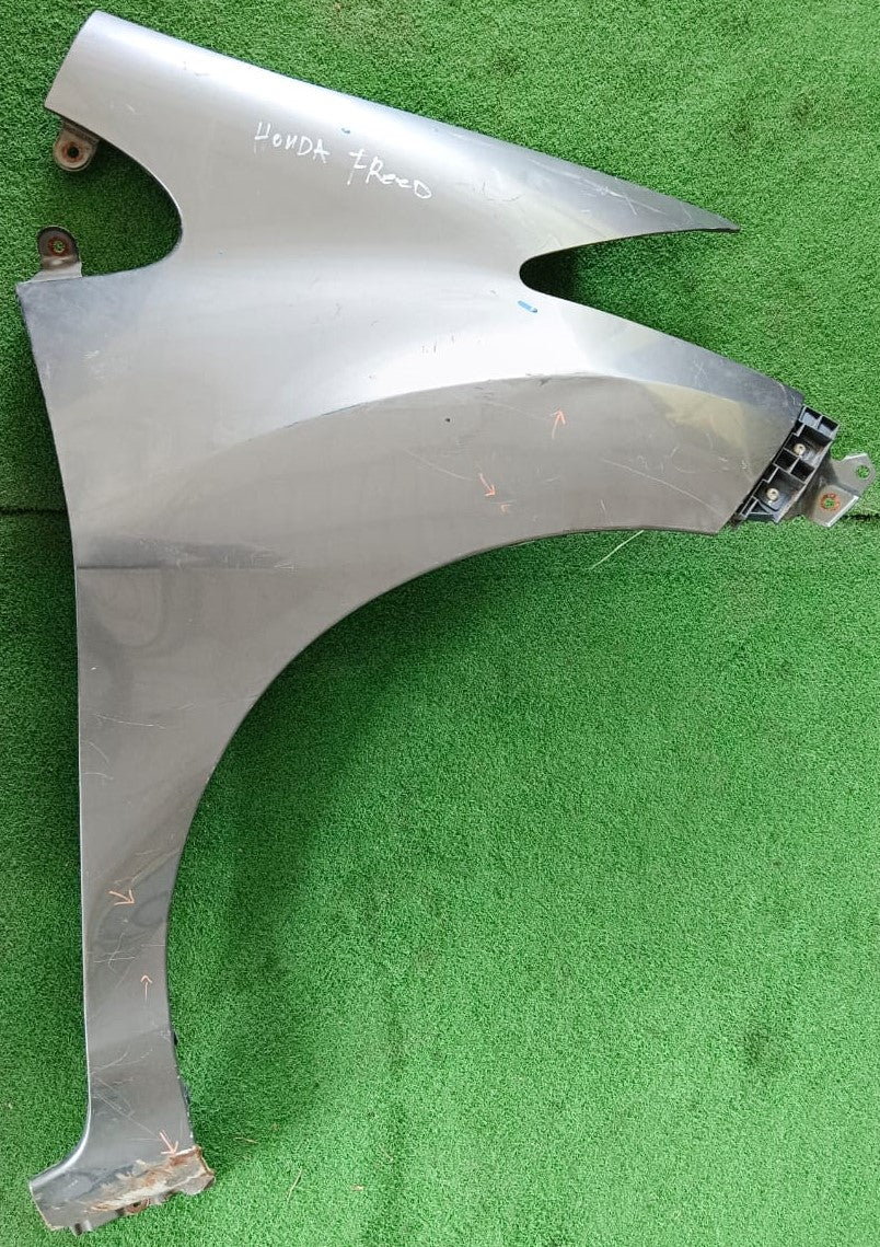 HONDA FREED FRONT FENDER WITHOUT HOLE SILVER RH (FFWH055)