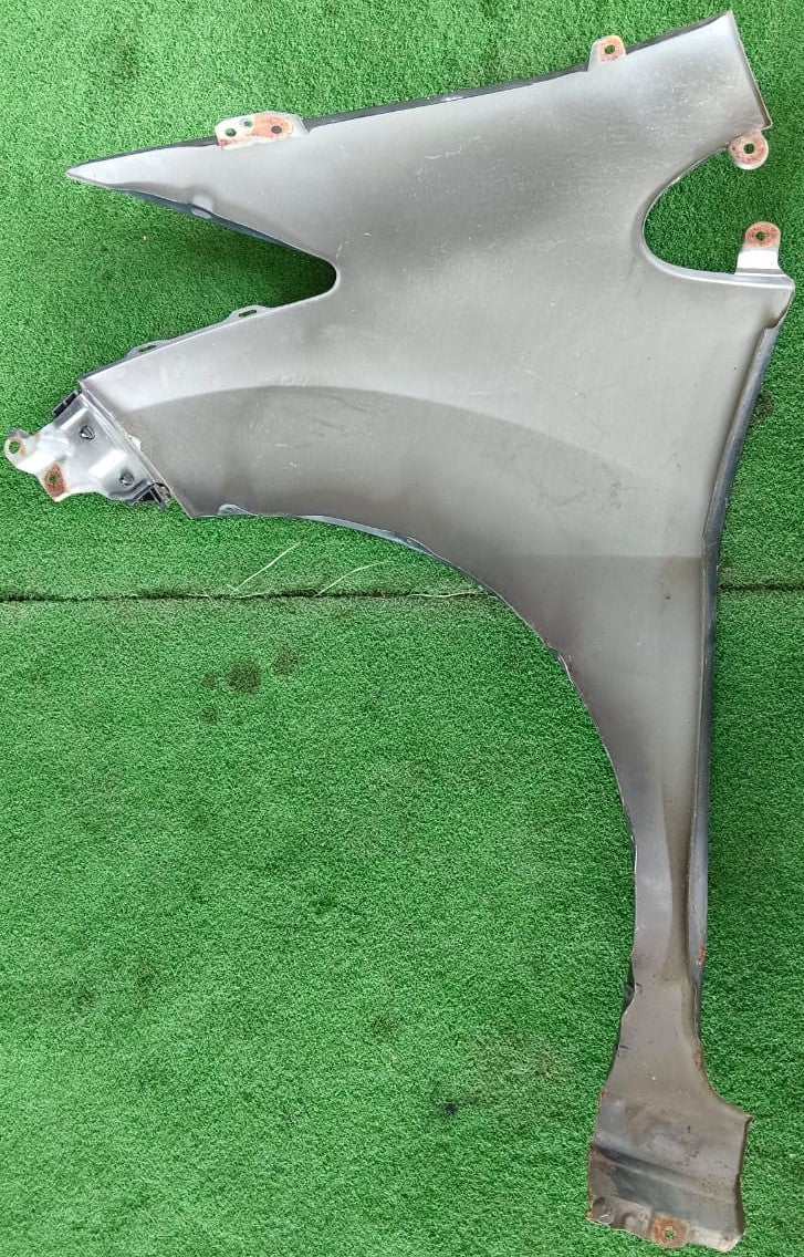HONDA FREED FRONT FENDER WITHOUT HOLE SILVER RH (FFWH055)