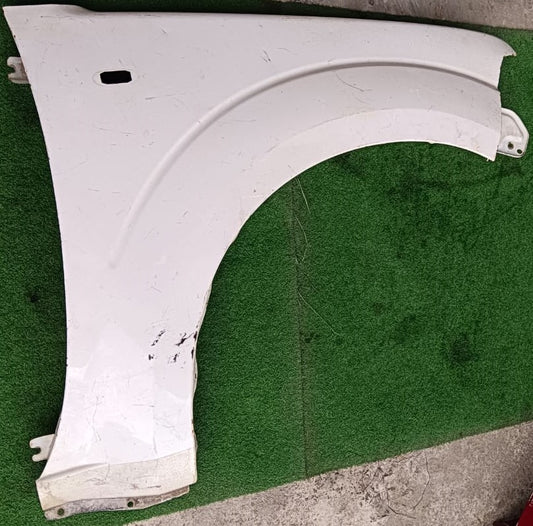 NISSAN NAVARA D40 FRONT FENDER WITH HOLE WHITE RH (FFWH061)