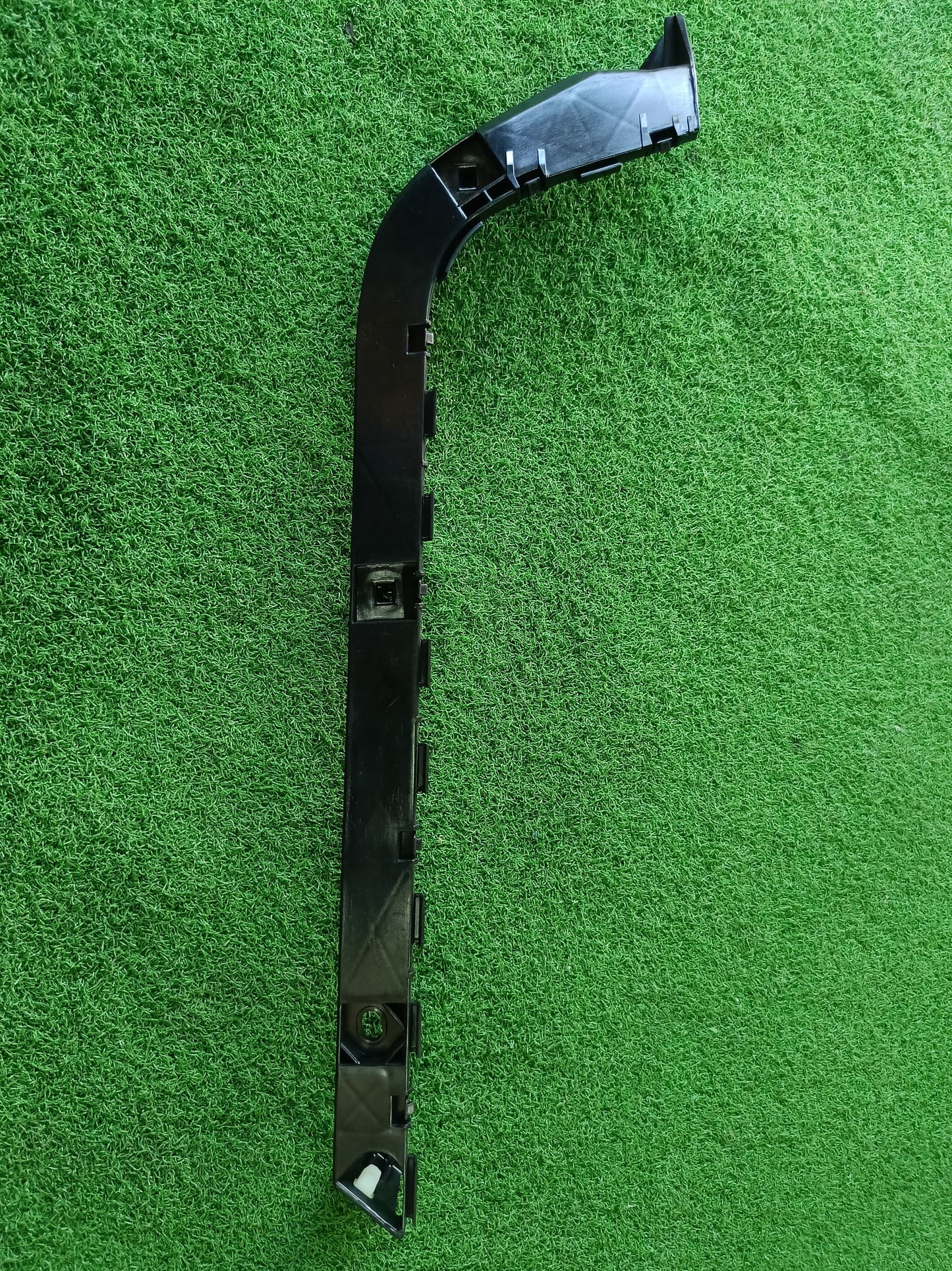 TOYOTA FORTUNER 2005 REAR BUMPER BRACKET RH (TYN07C-2914B-RNND)