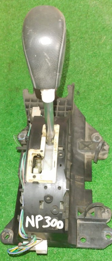 NISSAN NAVARA NP300 GEAR LEVEL AT (GL0013)