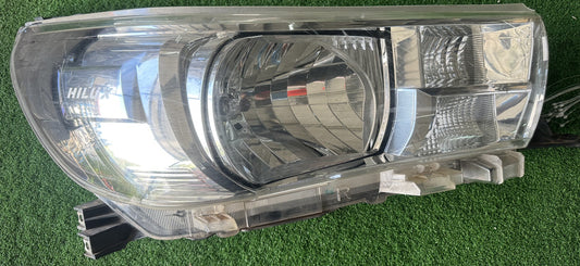 TOYOTA HILUX REVO HEAD LAMP RH (HL0010)