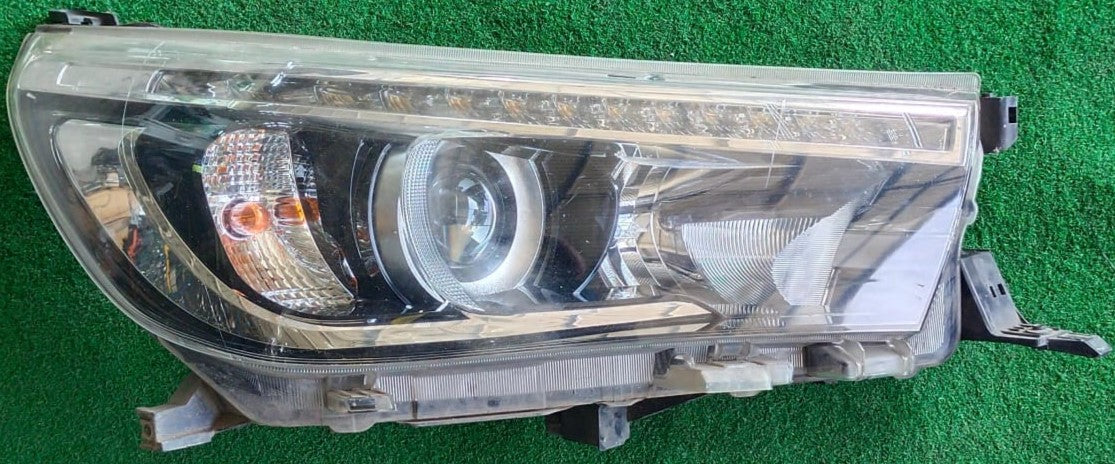 TOYOTA HILUX REVO HEAD LAMP RH (HL0043)