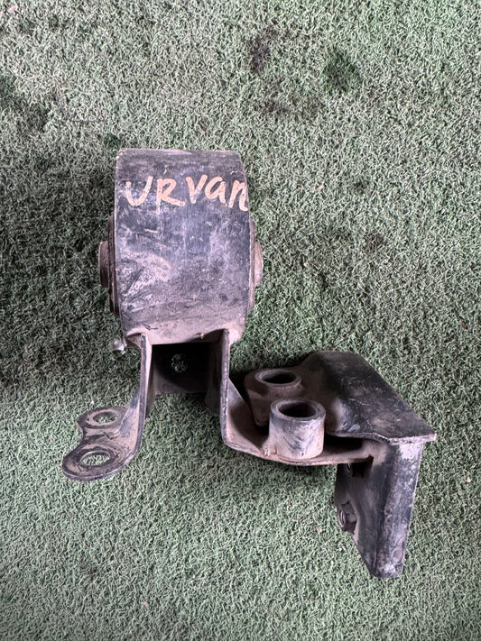 NISSAN URVAN E25 GEARBOX MOUNTING (EM0037)