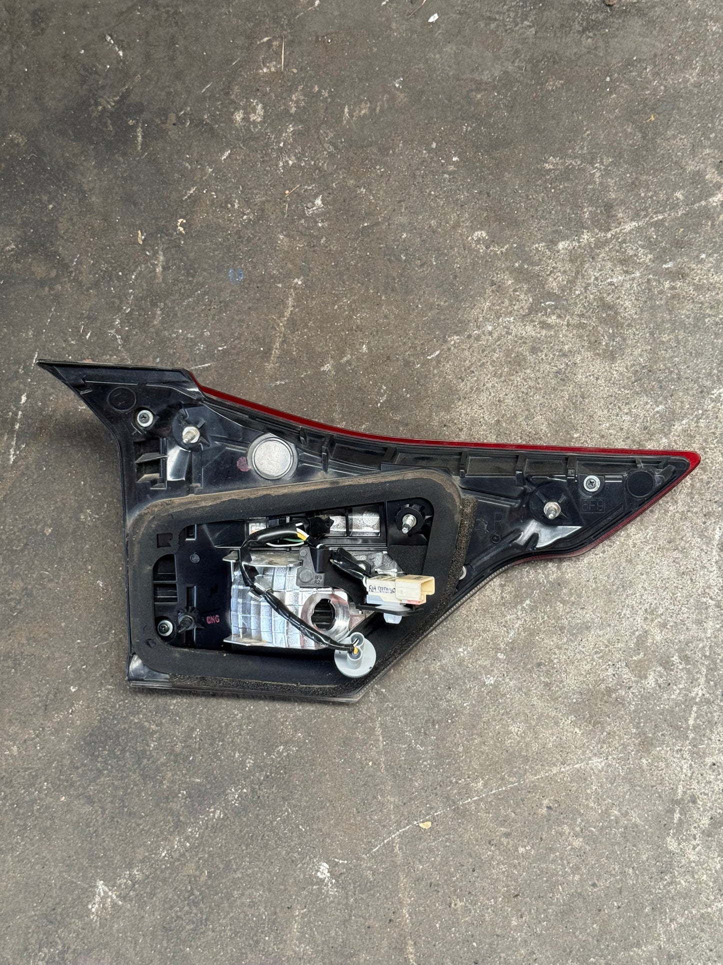 PERODUA ARUZ INNER TAIL LAMP RH 81580-BZ060