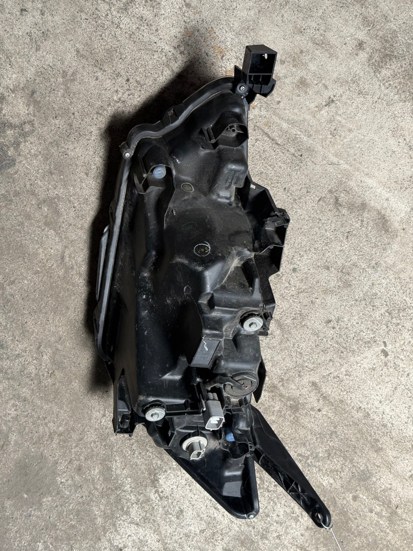 PERODUA BEZZA 1.0 G 2020 HEAD LAMP RH HL083