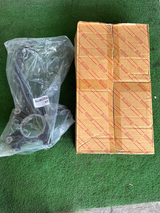 TOYOTA PRADO 4.0, LAND CRUISER GRJ120, RZJ120, KDJ120, KZJ120 KNUCKLE ARM RIGHT (43211-60170)