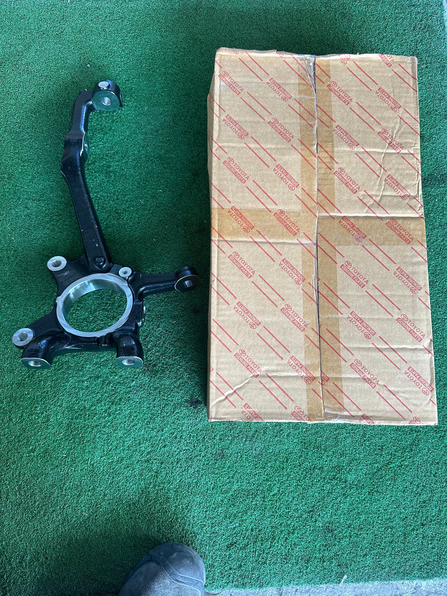 TOYOTA HILUX REVO GUN125, GUN126 KNUCKLE ARM LEFT (43212-KK010)