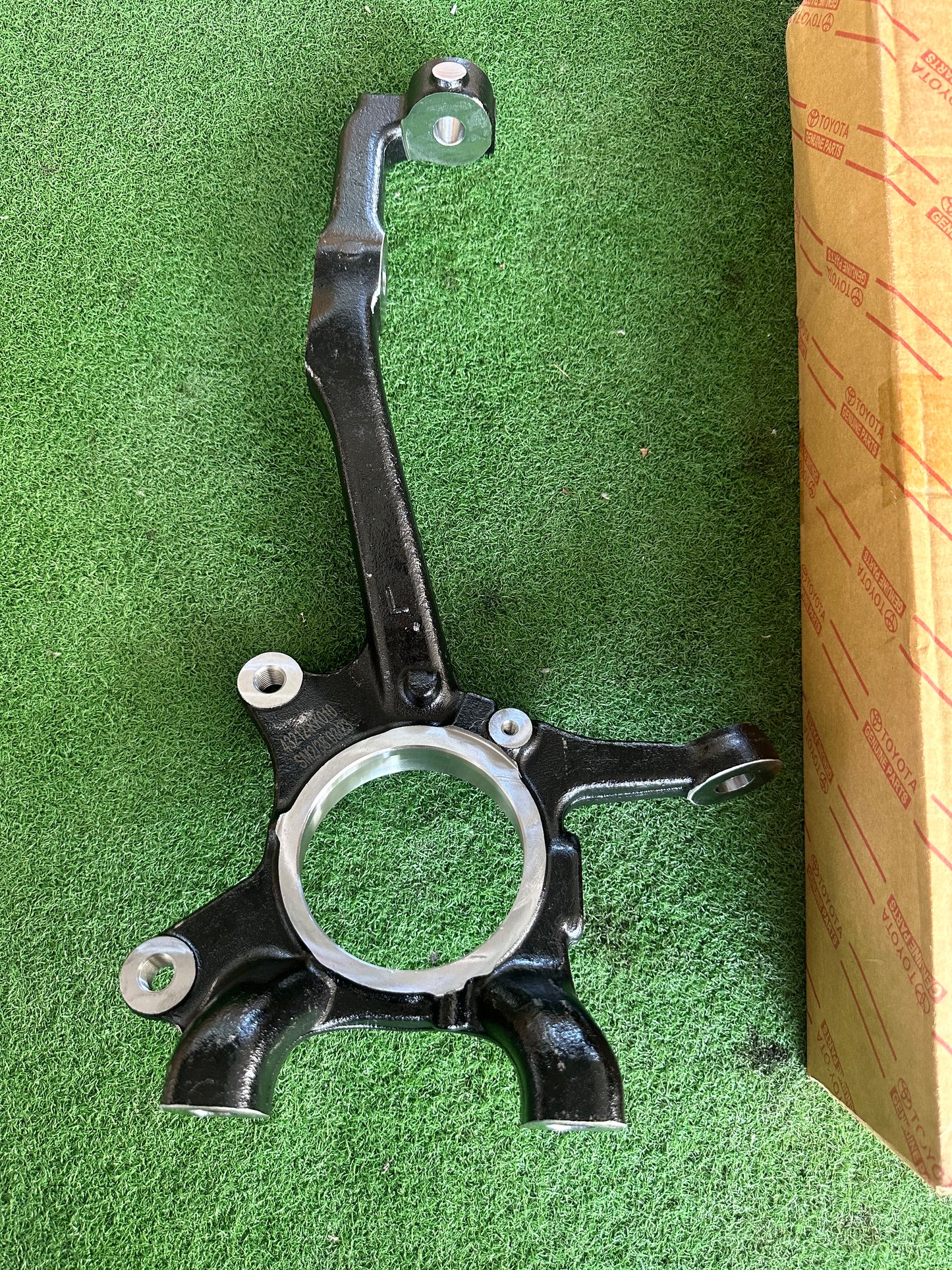 TOYOTA HILUX REVO GUN125, GUN126 KNUCKLE ARM LEFT (43212-KK010)