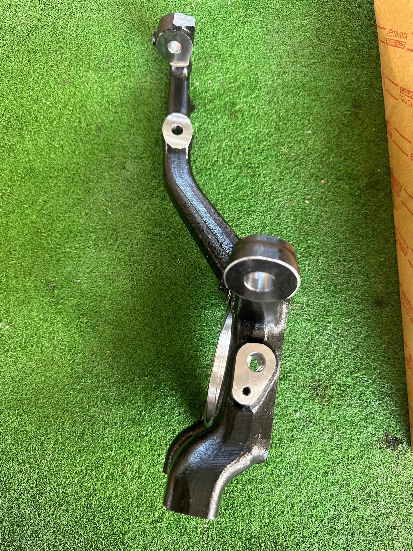 TOYOTA HILUX REVO GUN125, GUN126 KNUCKLE ARM LEFT (43212-KK010)
