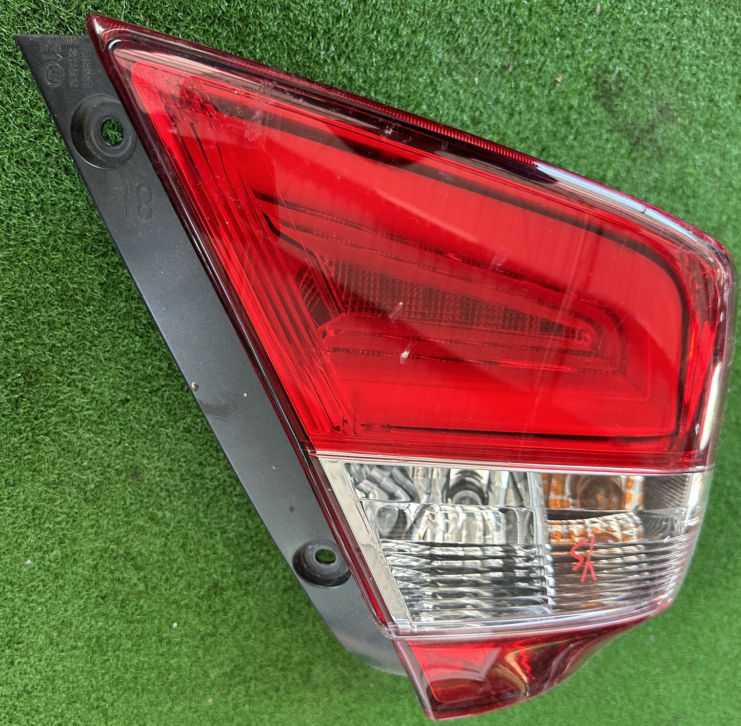 PERODUA BEZZA TAIL LAMP LH (81560-BZ410)