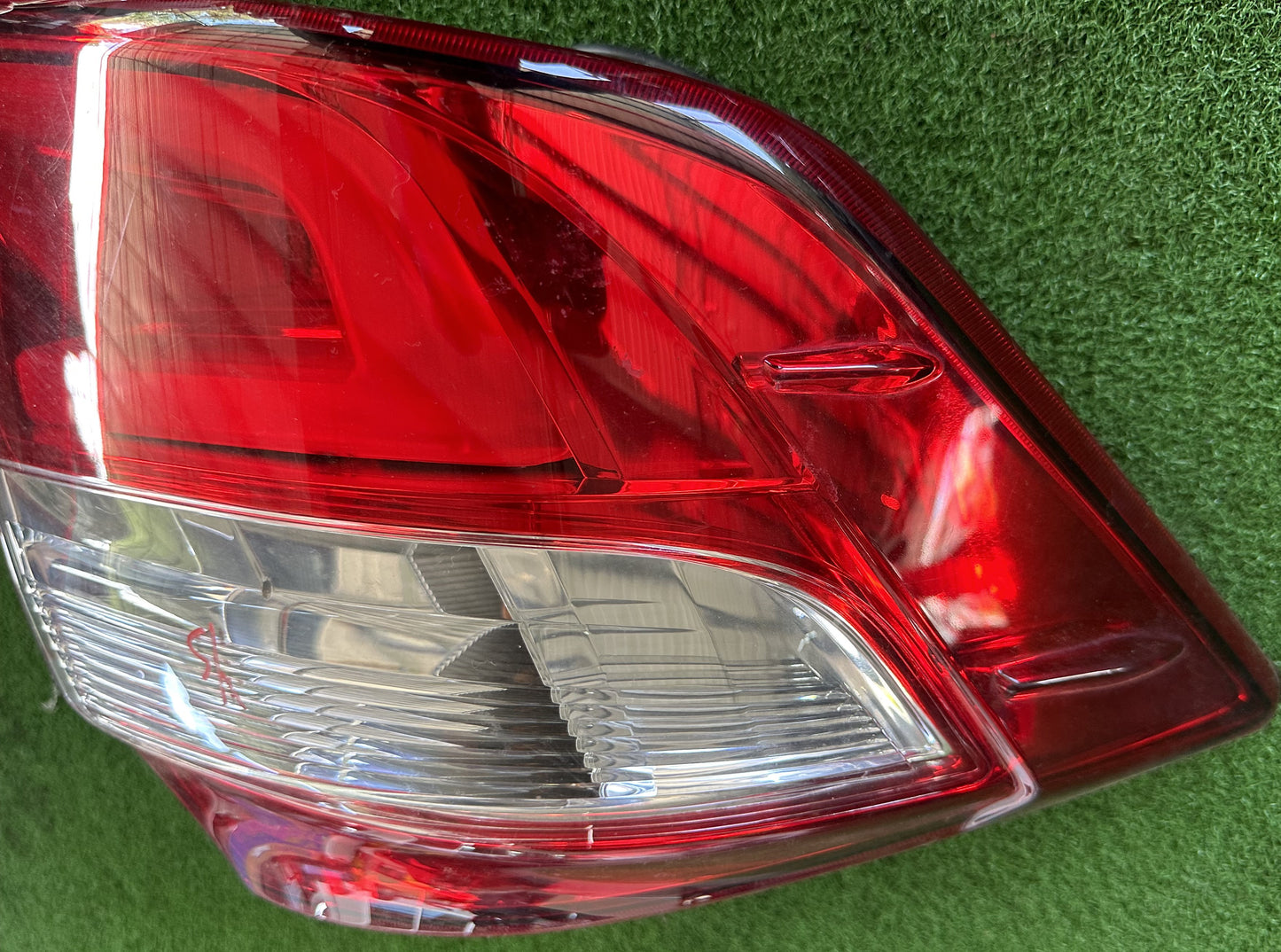 PERODUA BEZZA TAIL LAMP LH (81560-BZ410)