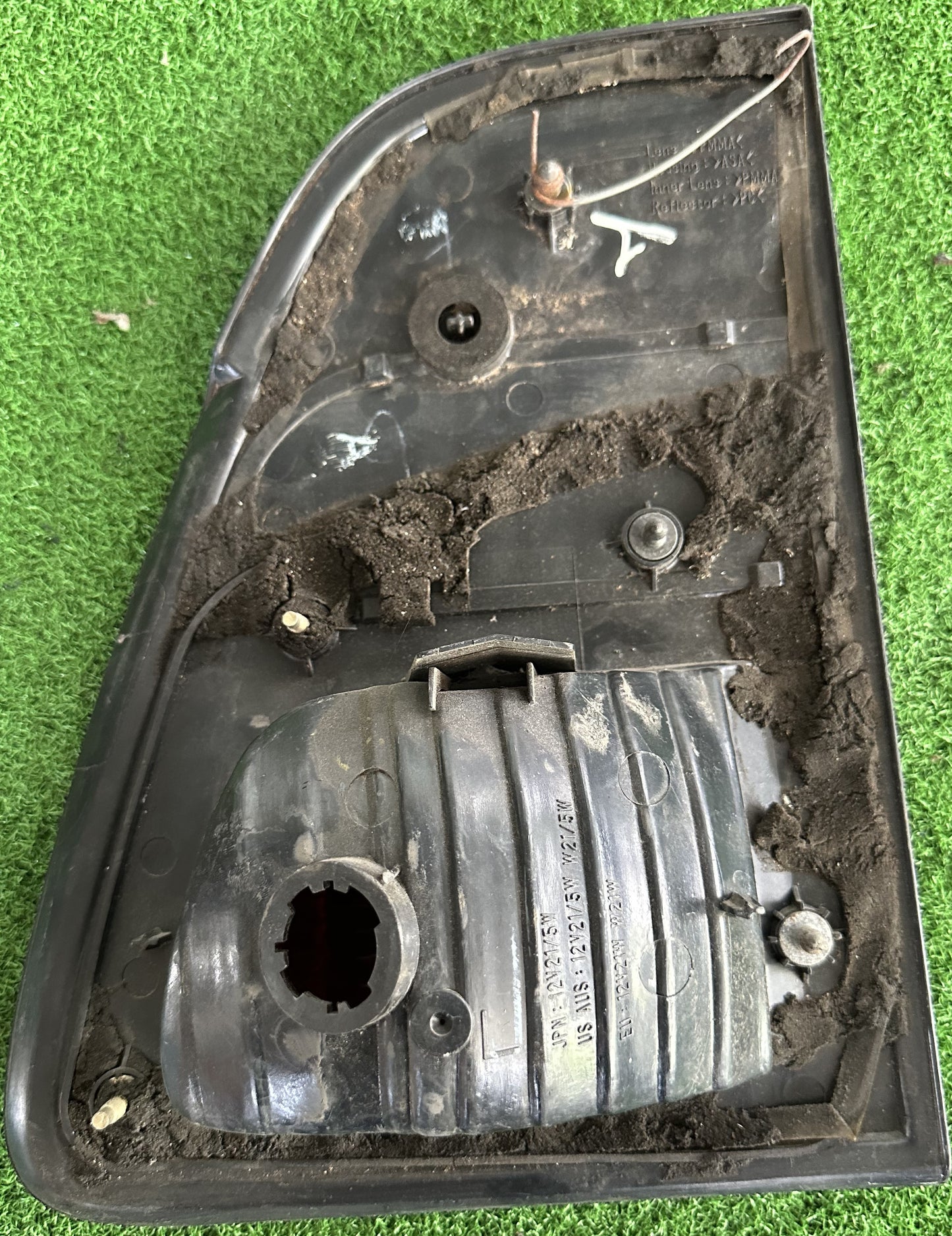 TOYOTA LAND CRUISER 100 INNER TAIL LAMP LH (TL00050)