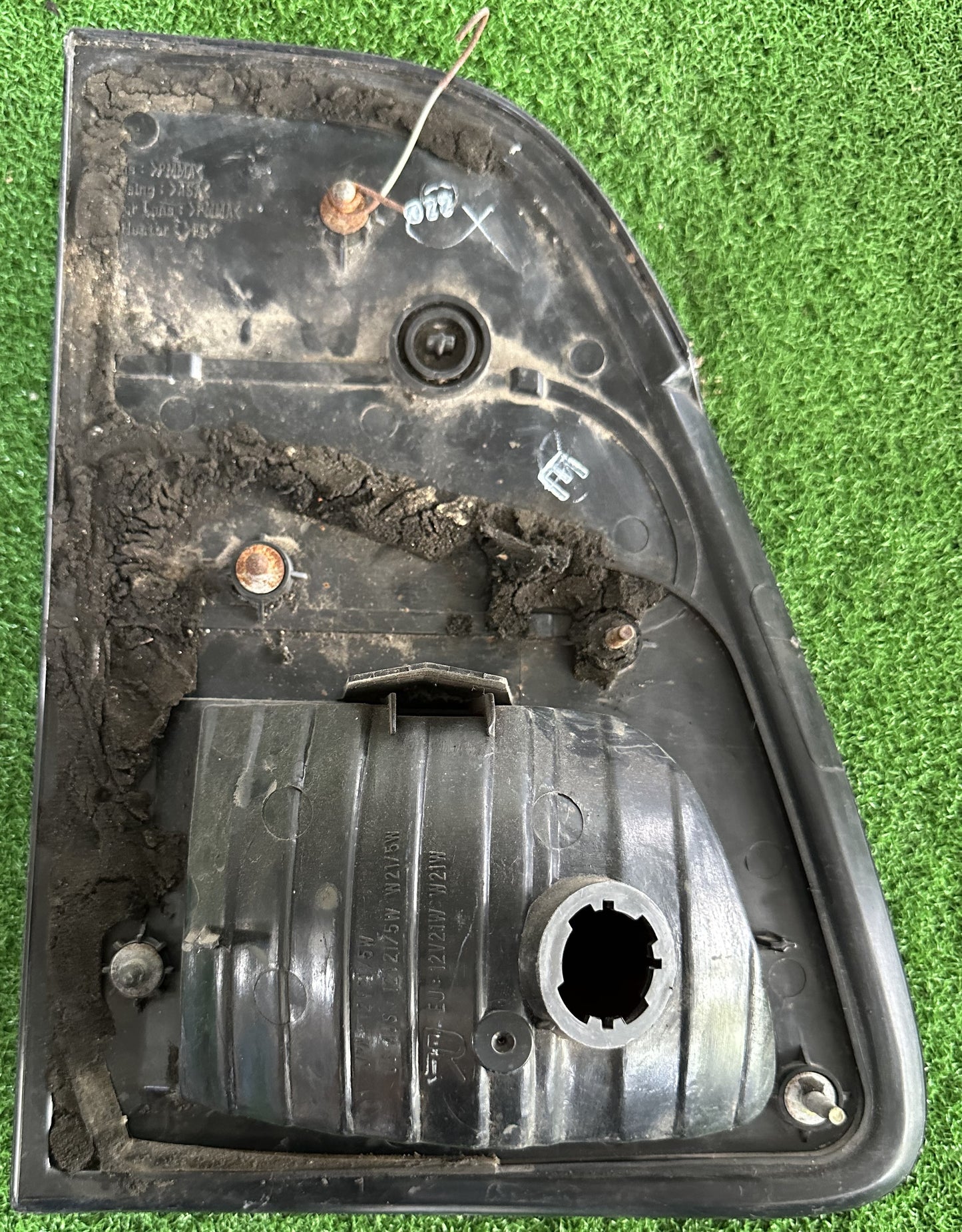 TOYOTA LAND CRUISER 100 INNER TAIL LAMP RH (TL00049)