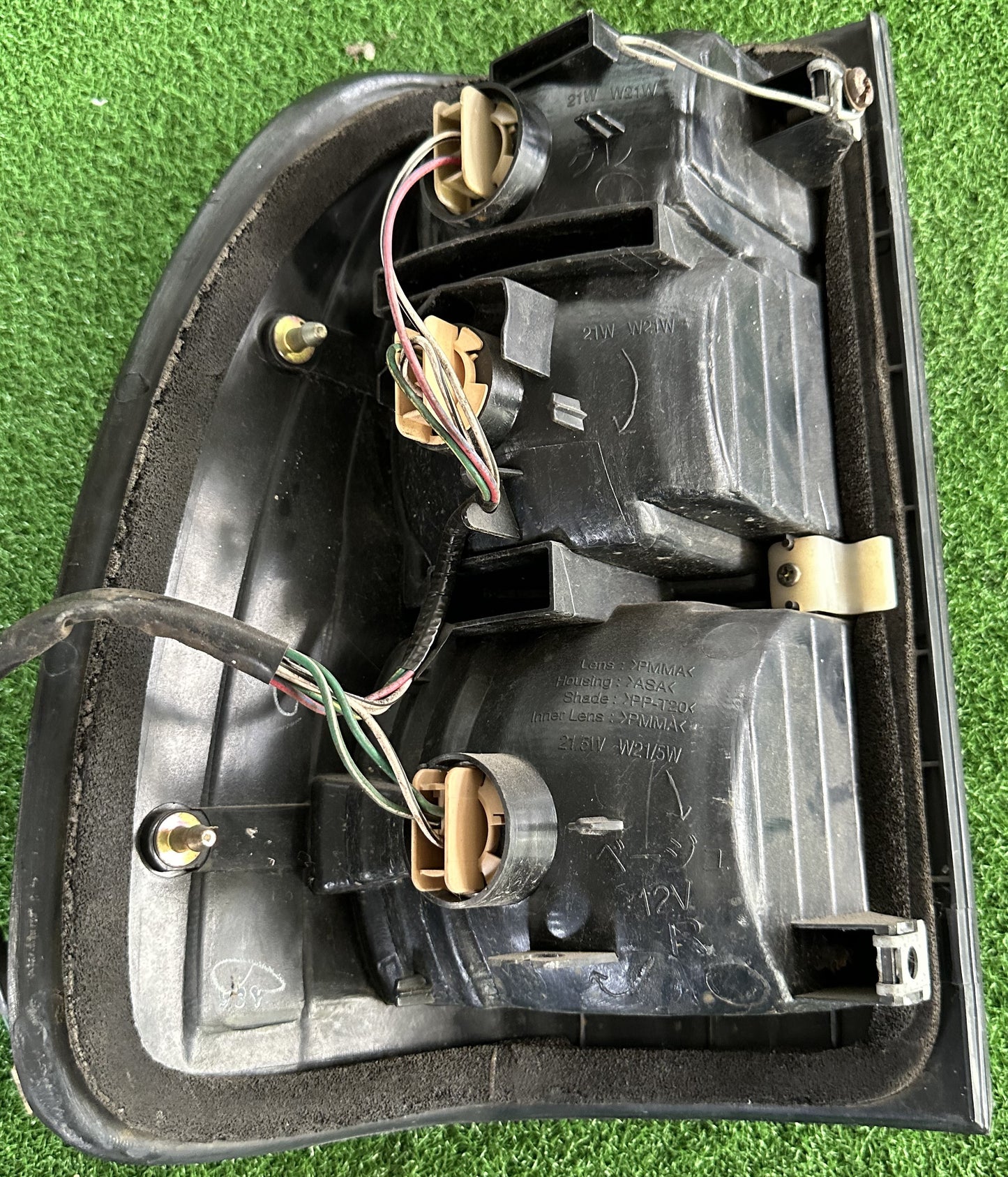 TOYOTA LAND CRUISER 100 INNER TAIL LAMP (TL00051)