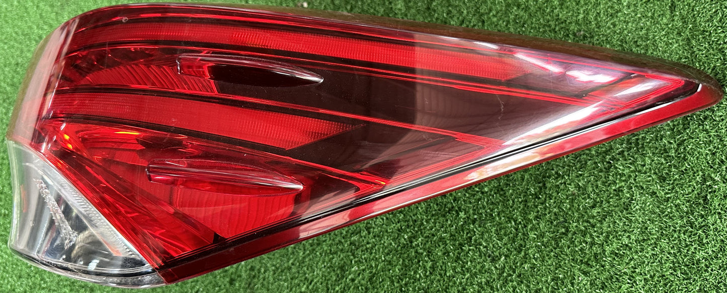 TOYOTA FORTUNER GUN156 OUTER TAIL LAMP RH (TL00056)