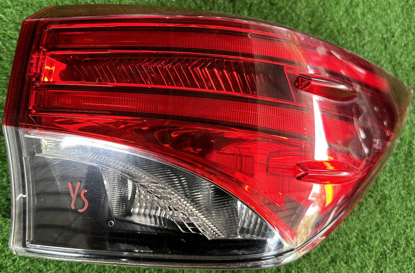 TOYOTA FORTUNER GUN156 OUTER TAIL LAMP RH (TL00056)
